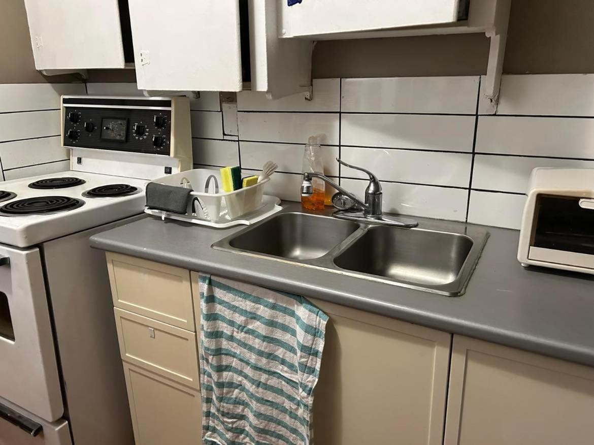 Maryland Homestay In Winnpeg Downtown ウィニペグ 部屋 写真