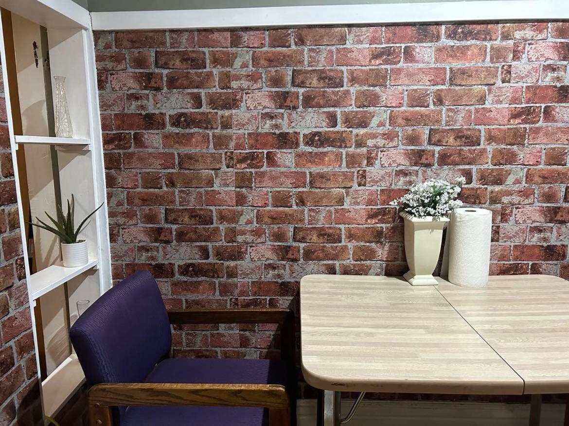 Maryland Homestay In Winnpeg Downtown ウィニペグ 部屋 写真