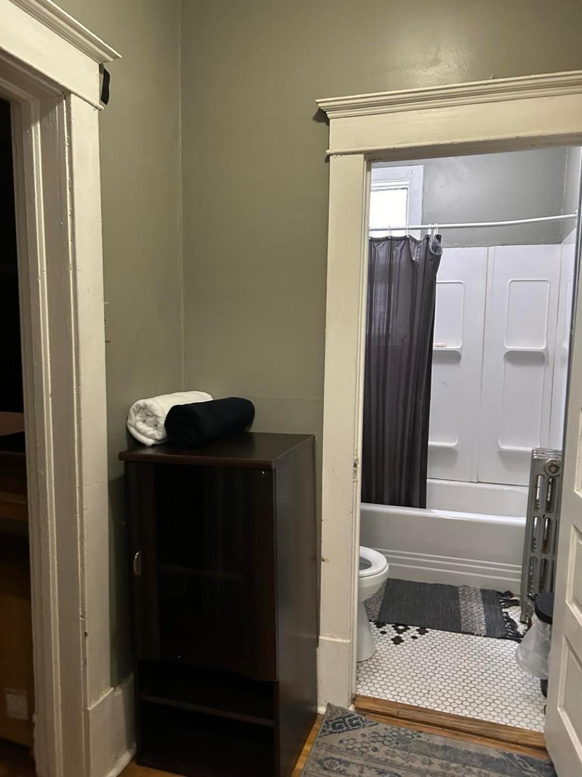 Maryland Homestay In Winnpeg Downtown ウィニペグ 部屋 写真