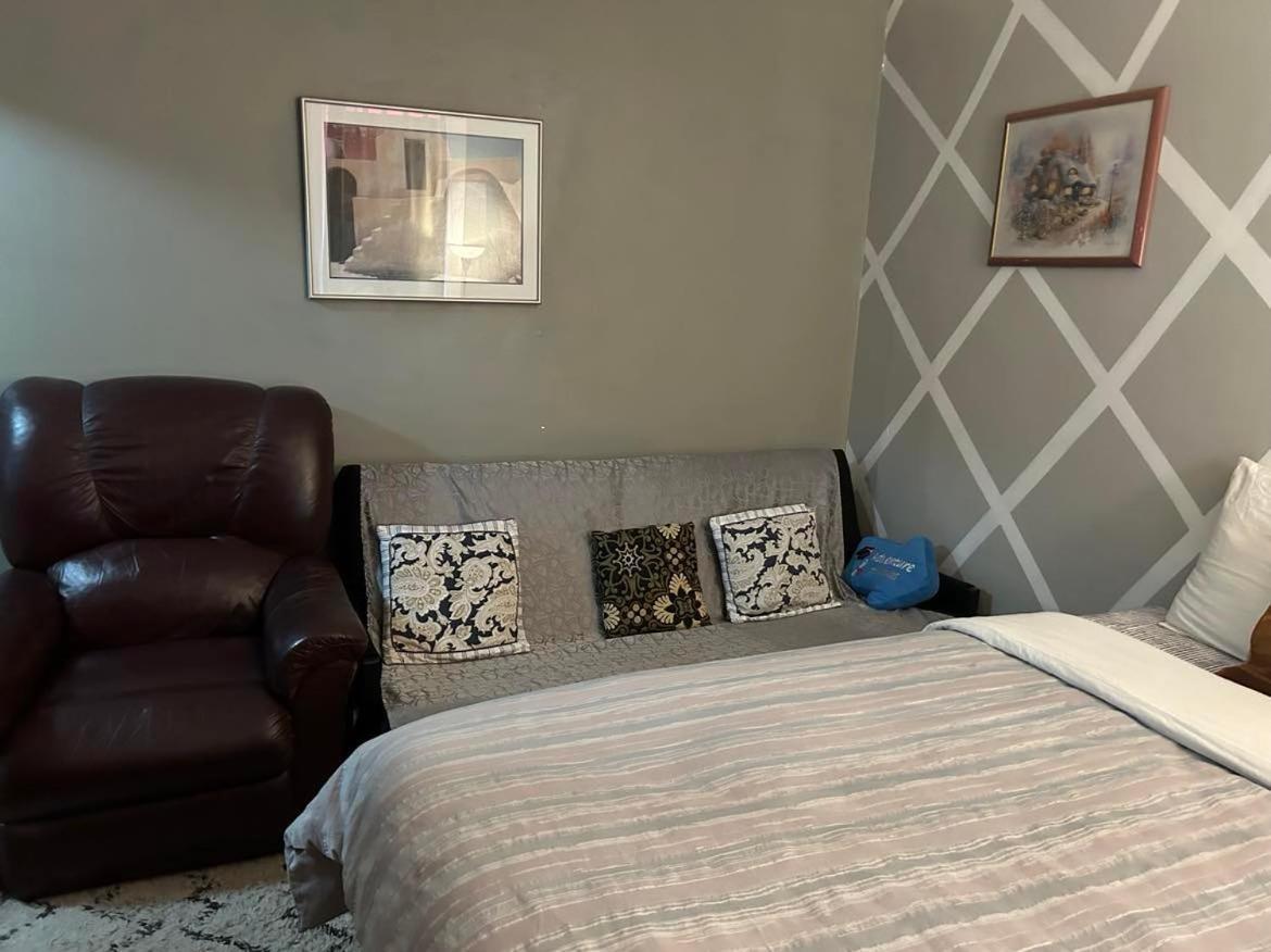 Maryland Homestay In Winnpeg Downtown ウィニペグ 部屋 写真