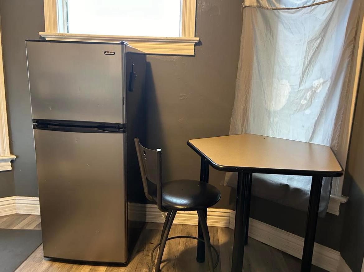 Maryland Homestay In Winnpeg Downtown ウィニペグ エクステリア 写真