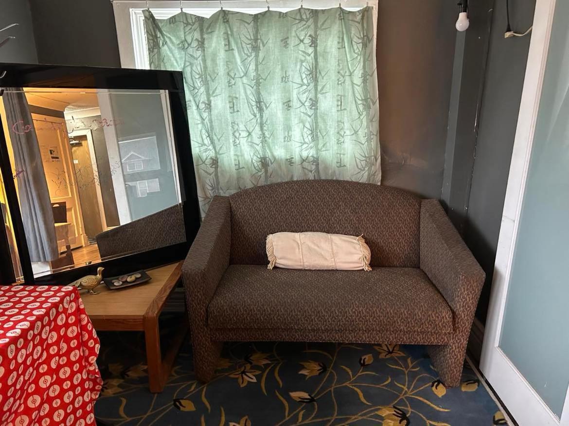 Maryland Homestay In Winnpeg Downtown ウィニペグ 部屋 写真