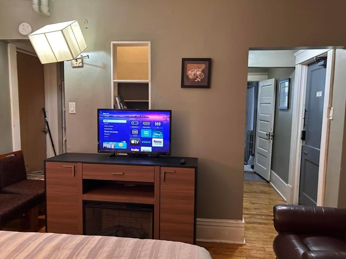 Maryland Homestay In Winnpeg Downtown ウィニペグ 部屋 写真