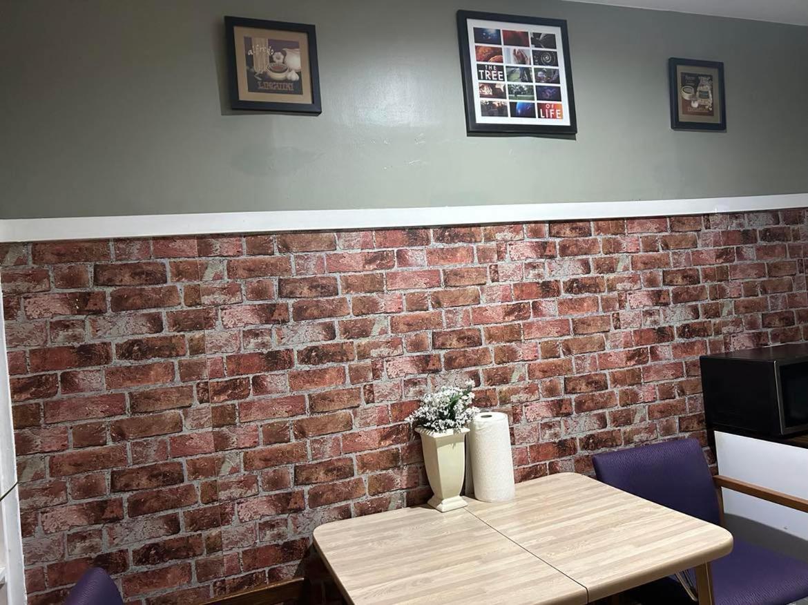 Maryland Homestay In Winnpeg Downtown ウィニペグ エクステリア 写真