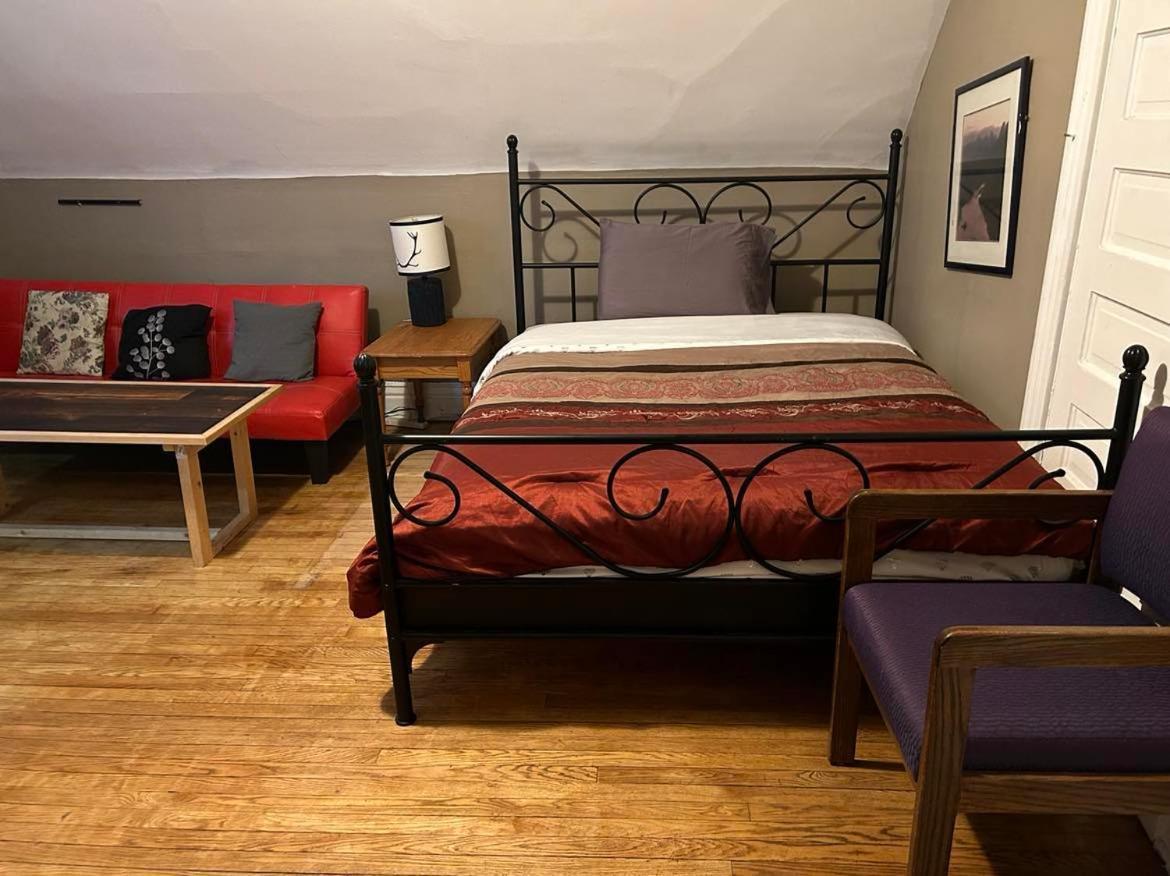 Maryland Homestay In Winnpeg Downtown ウィニペグ エクステリア 写真